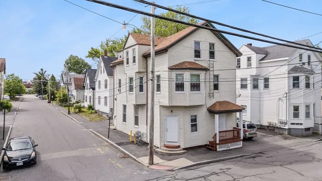 $2,200 | 52 Adams Street, Unit 3, Taunton, MA 02780