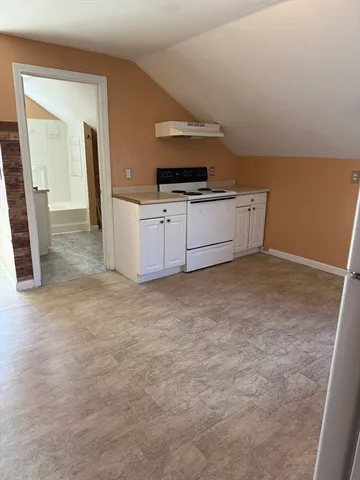 $2,200 | 52 Adams Street, Unit 3, Taunton, MA 02780