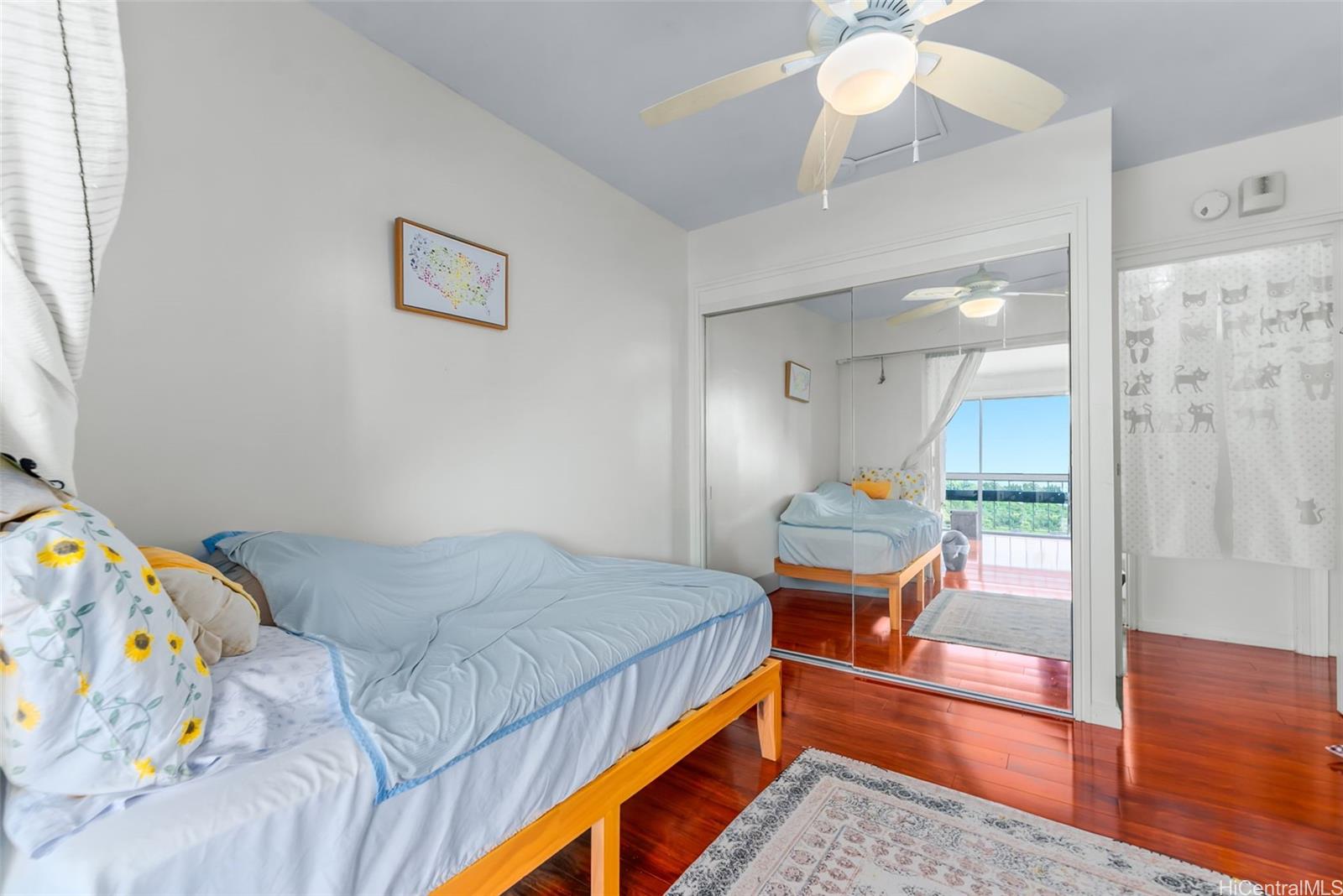 1022 Prospect Street, Unit 902B Honolulu, HI 96813 - Photo 13 of 25 a bedroom with a bed and a chandelier