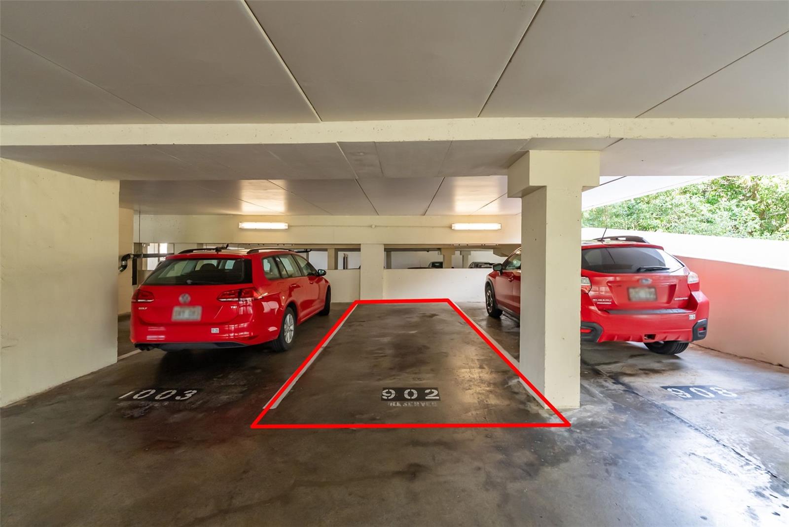 1022 Prospect Street, Unit 902B Honolulu, HI 96813 - Photo 22 of 25 a room with wooden floor and furniture