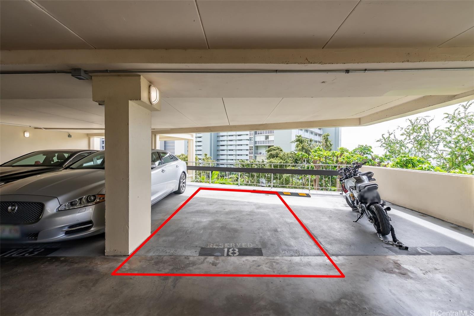 1022 Prospect Street, Unit 902B Honolulu, HI 96813 - Photo 23 of 25 a view of a room with gym equipment