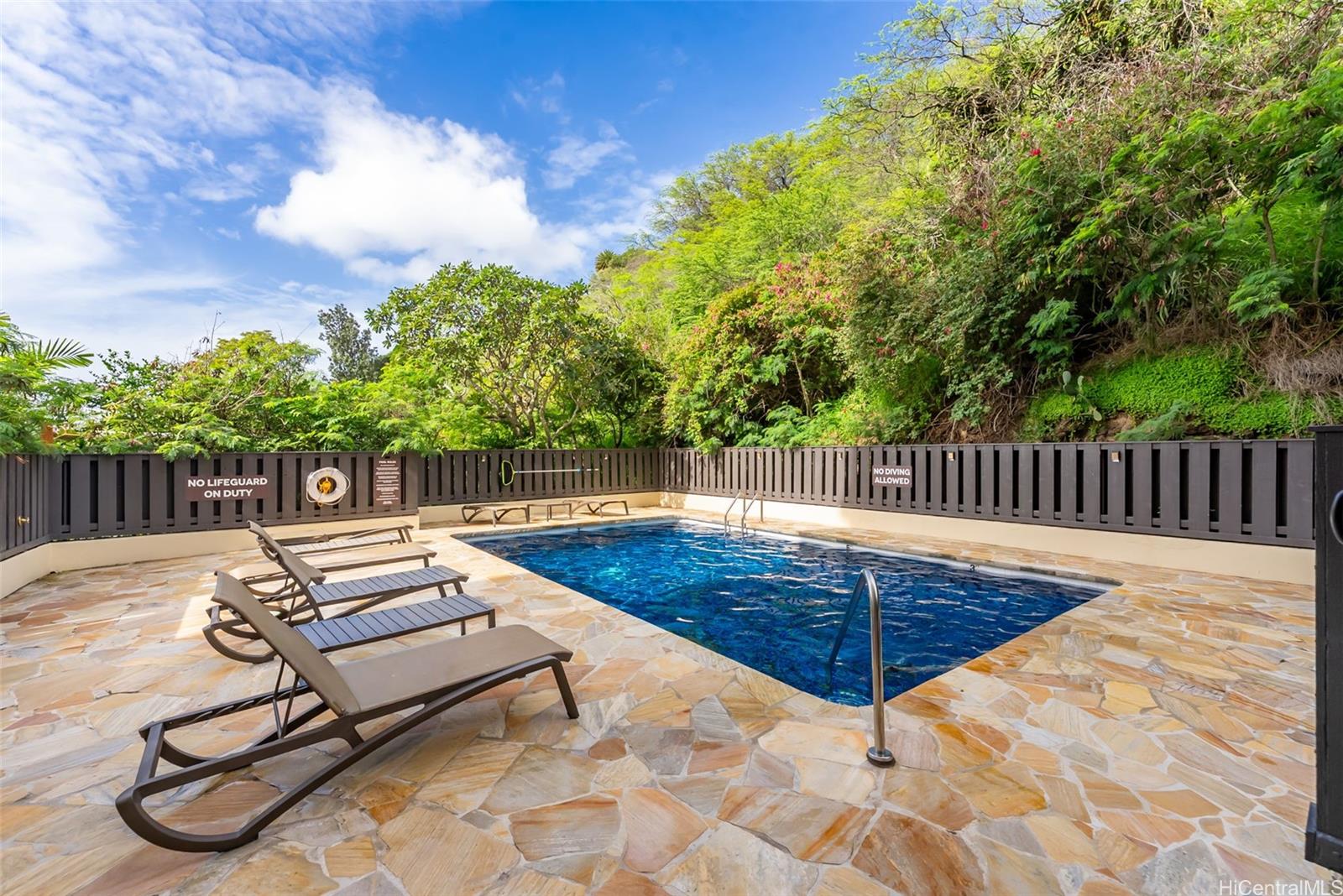 1022 Prospect Street, Unit 902B Honolulu, HI 96813 - Photo 25 of 25 a view of a backyard with sitting area