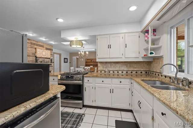 $273,000 | 18 Lake Drive, Troy, IL 62294