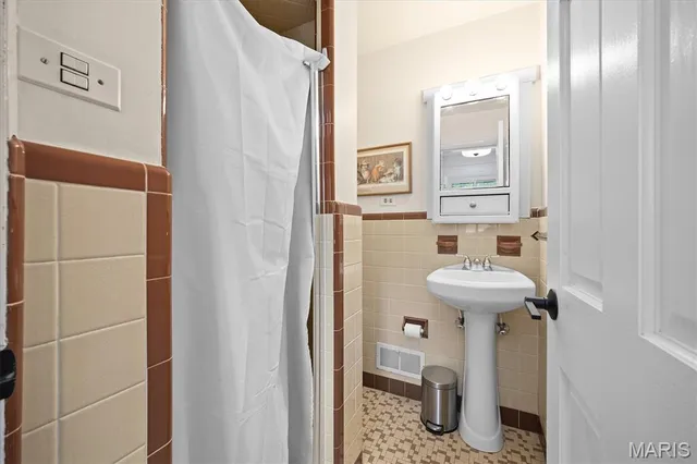 $273,000 | 18 Lake Drive, Troy, IL 62294