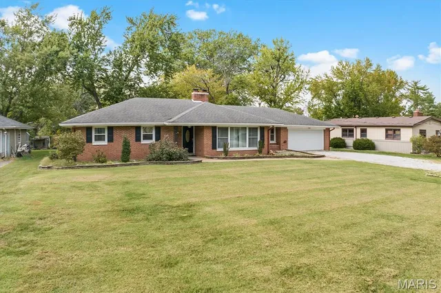 $273,000 | 18 Lake Drive, Troy, IL 62294