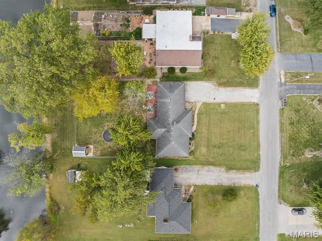 $273,000 | 18 Lake Drive, Troy, IL 62294