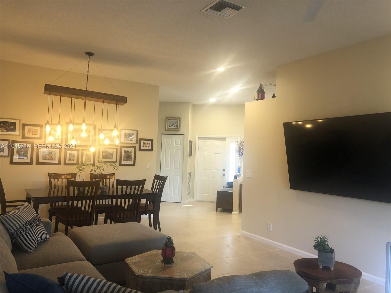 8583 Vía Serena Boca Raton, FL 33433 - Photo 6 of 20 Dining