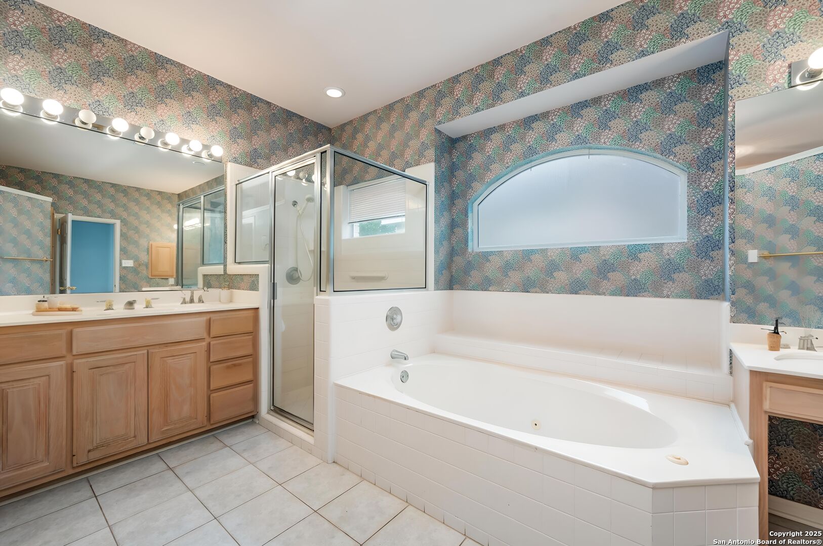 3911 Heights Way San Antonio, TX 78230 - Photo 13 of 22 a spacious bathroom with a tub sink and mirror