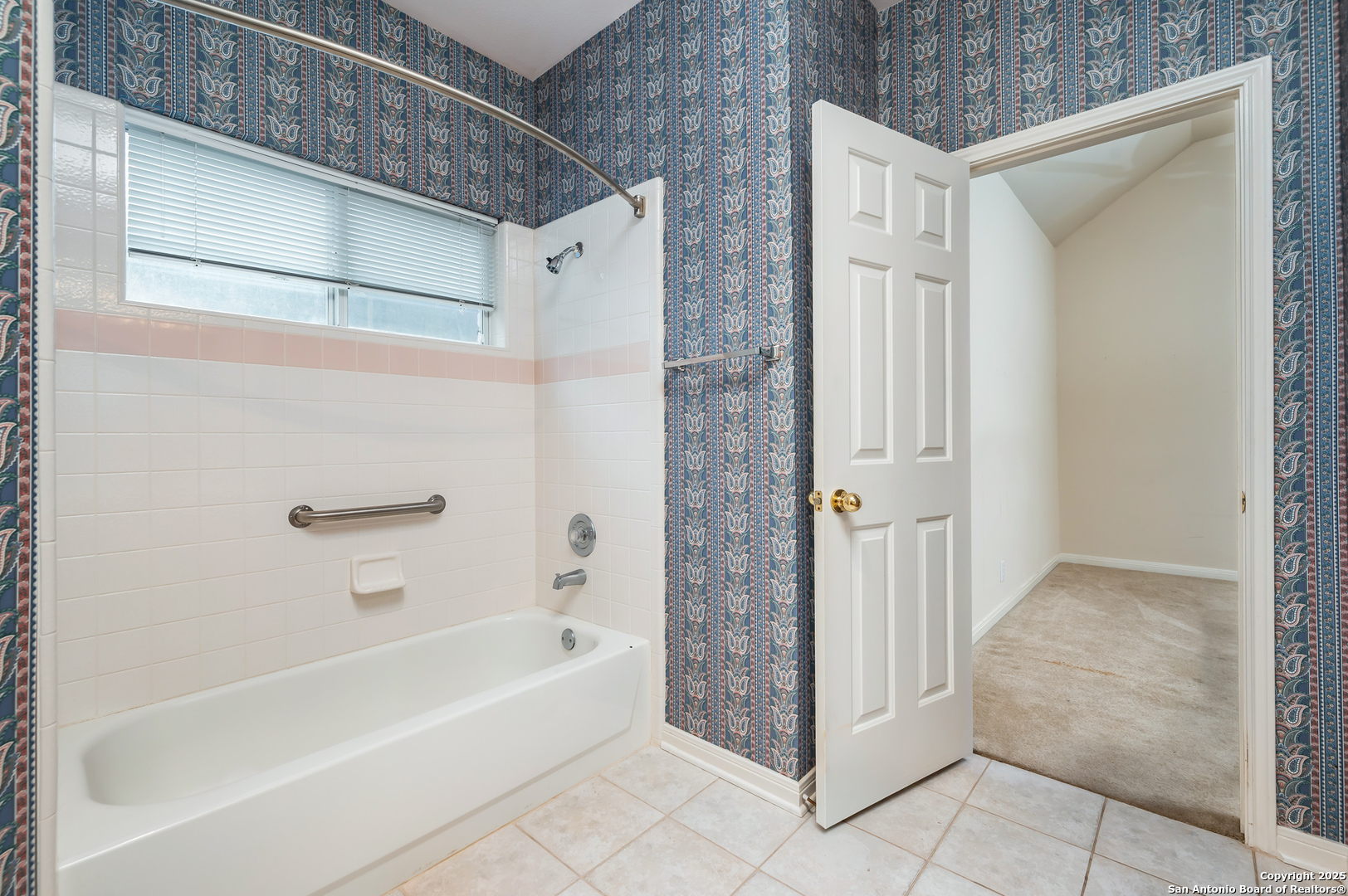 3911 Heights Way San Antonio, TX 78230 - Photo 16 of 22 a bathroom with a tub and shower
