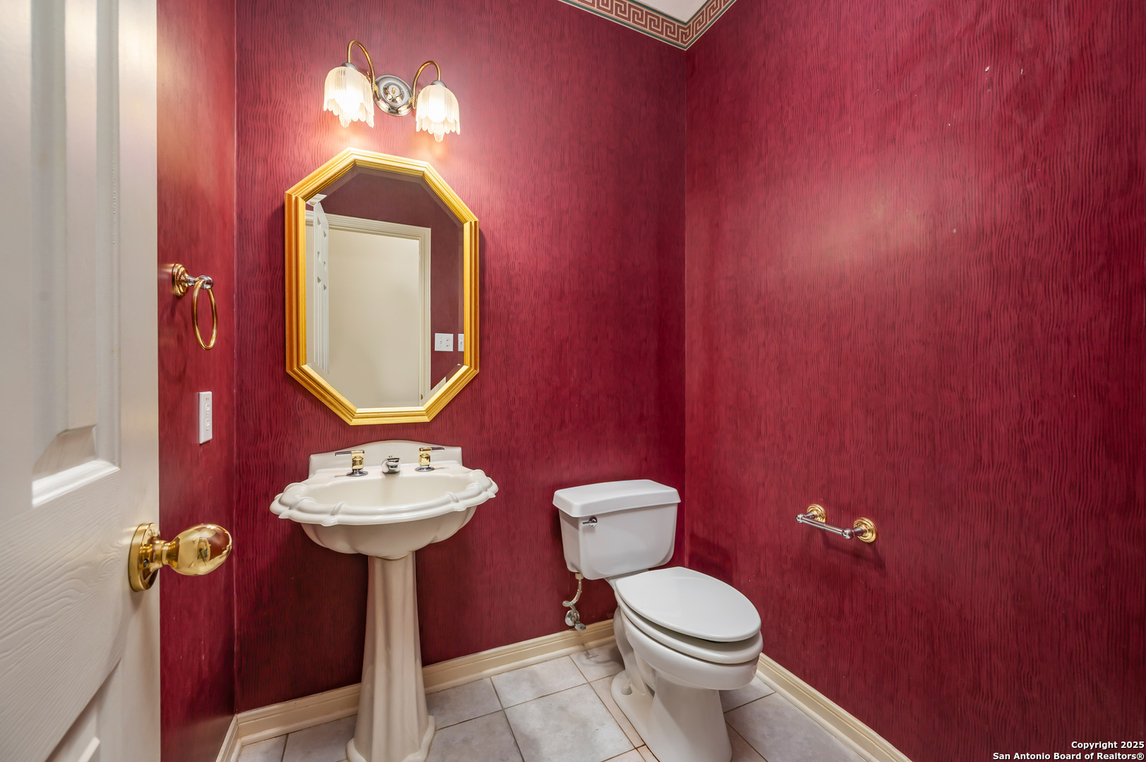 3911 Heights Way San Antonio, TX 78230 - Photo 22 of 22 a bathroom with a toilet sink and mirror