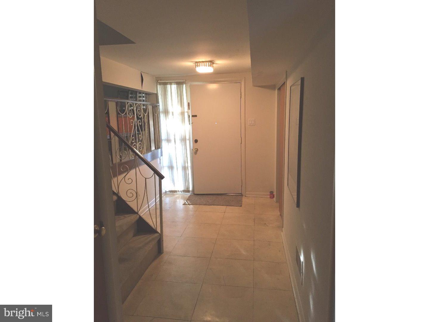 109 Kingfield Road Philadelphia, PA 19115 - Photo 3 of 23 Foyer