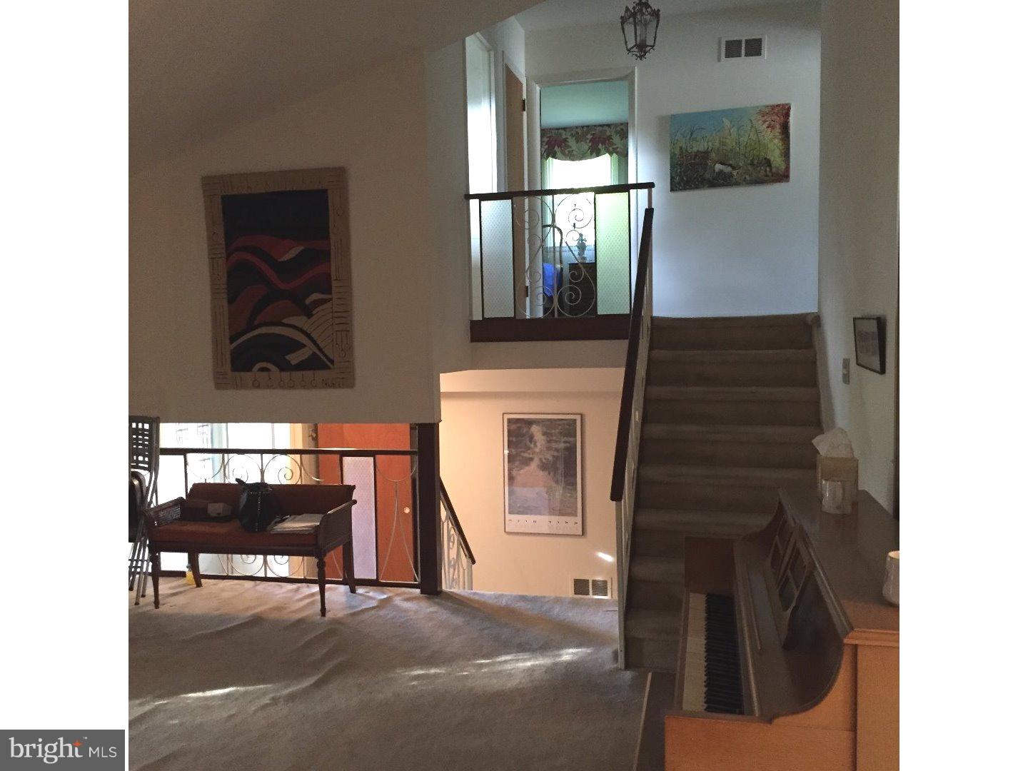 109 Kingfield Road Philadelphia, PA 19115 - Photo 6 of 23 Living Room