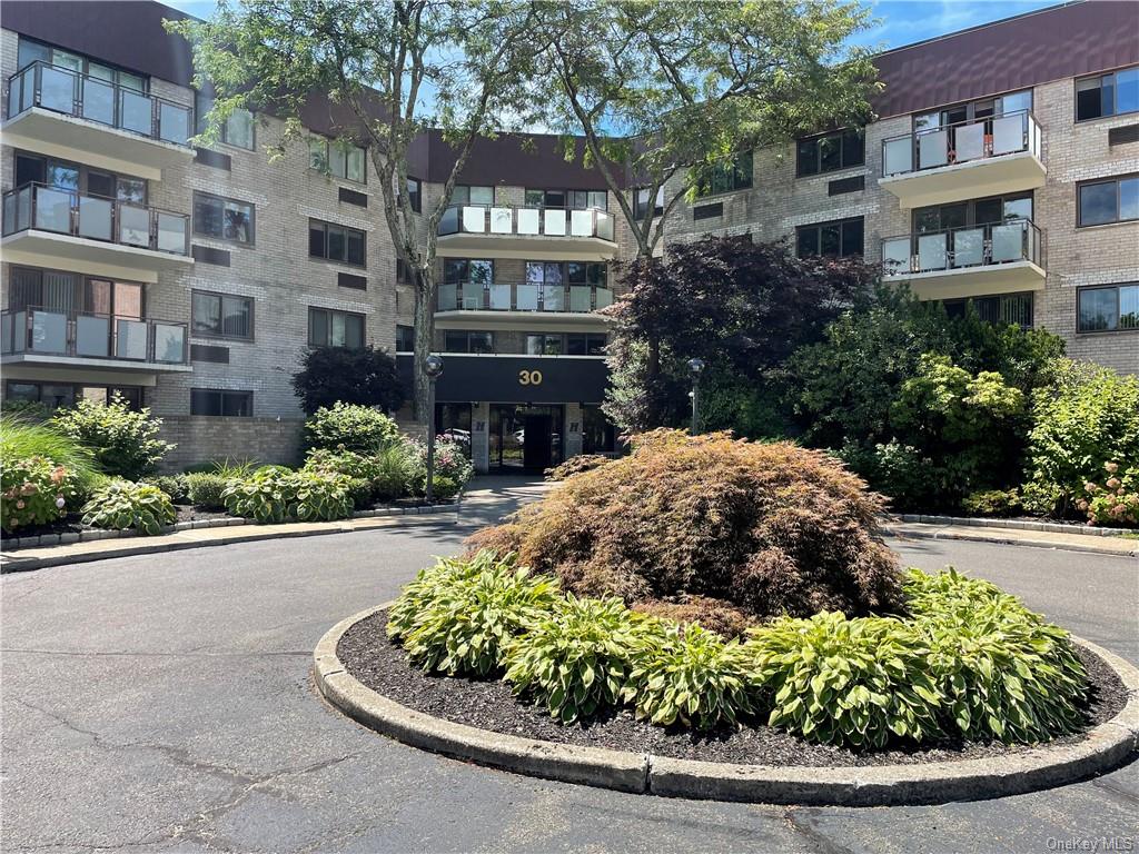 30 Greenridge Avenue, Unit 2B, White Plains, NY 10605 Compass