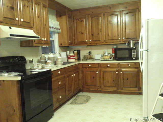 1331 Coachpoint Road Hartfield, VA 23071 - Photo 6 of 9