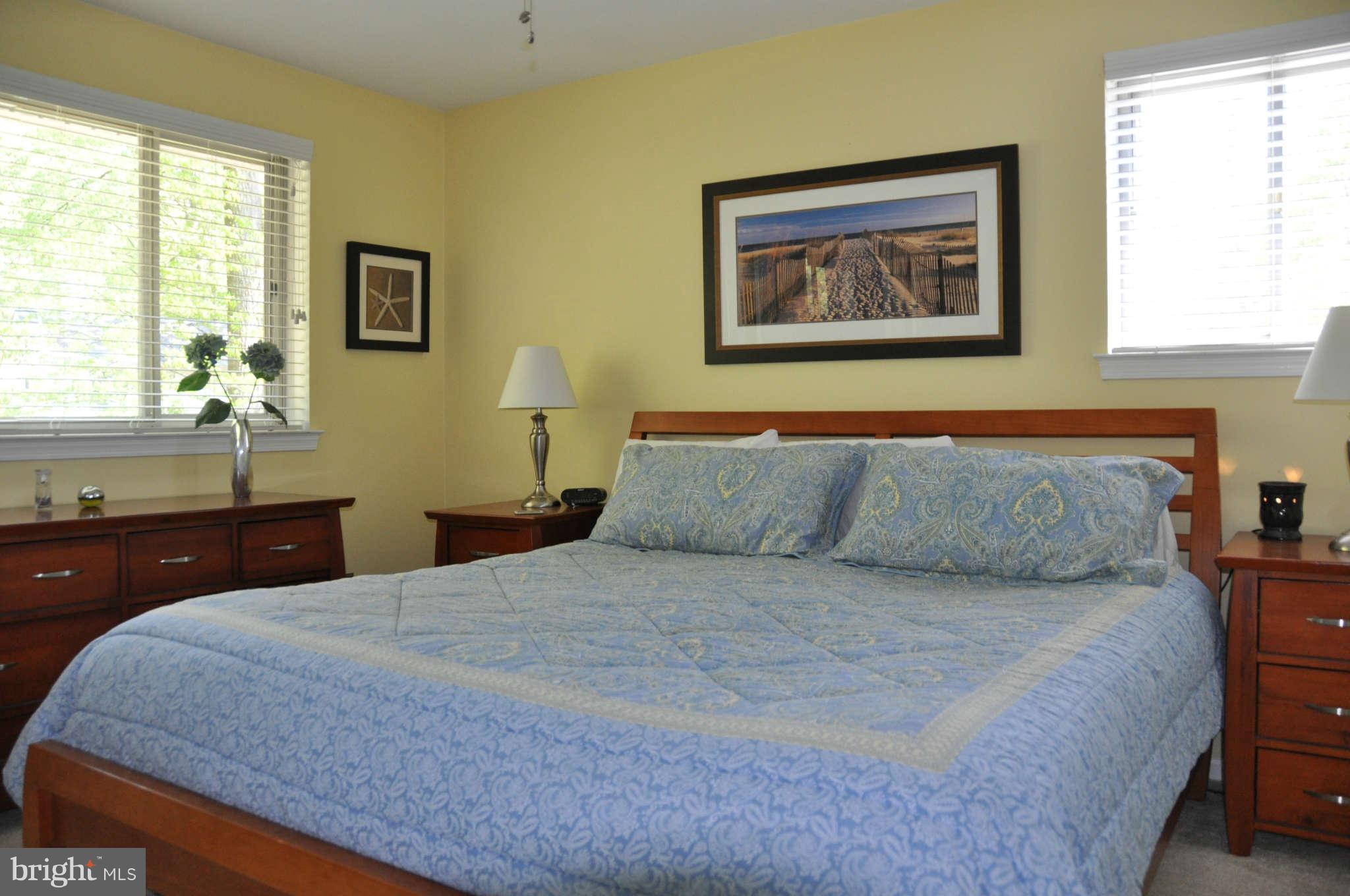 5507 Yorkshire Street Springfield, VA 22151 - Photo 14 of 26 a bedroom with a large bed and a closet
