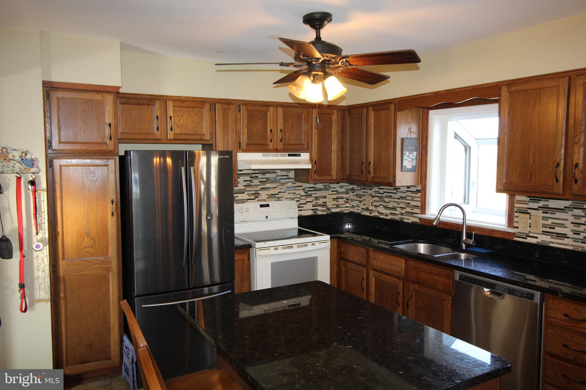 11679 Cemetery Road Bealeton, VA 22712 - Photo 2 of 26 SS appliances Granite tops large Island