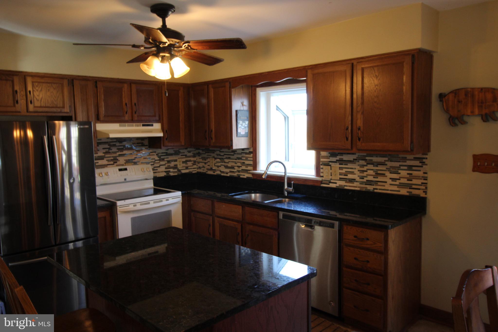 11679 Cemetery Road Bealeton, VA 22712 - Photo 3 of 26 SS appliances Granite tops large Island