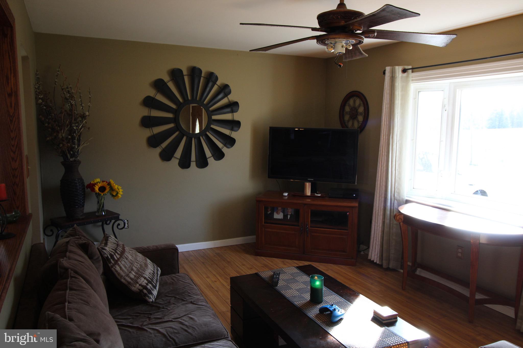 11679 Cemetery Road Bealeton, VA 22712 - Photo 5 of 26 Large Living room with hardwood floors