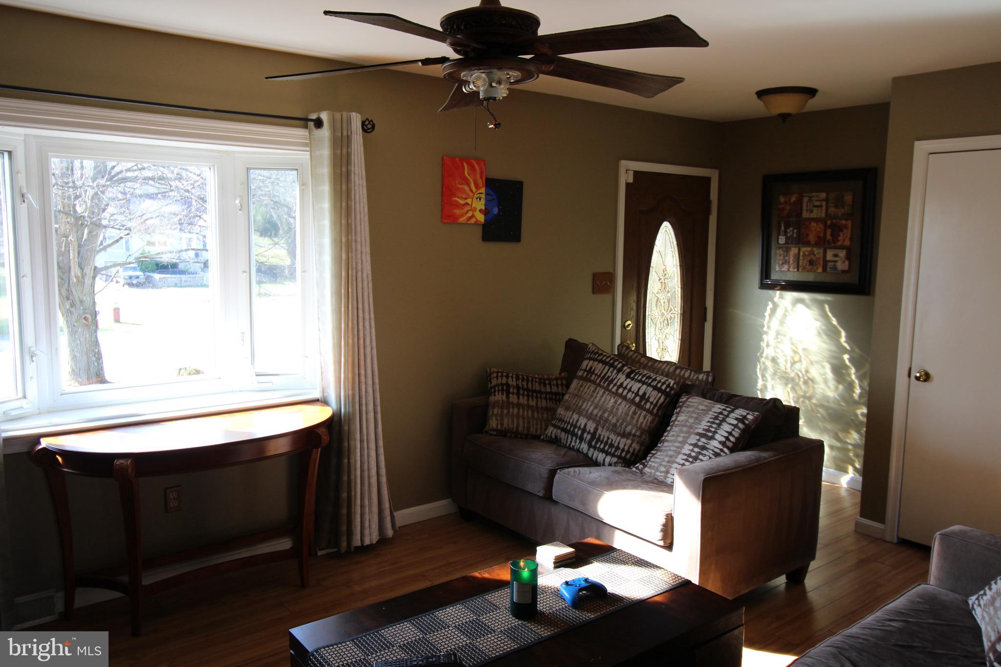 11679 Cemetery Road Bealeton, VA 22712 - Photo 6 of 26 Large Living room with hardwood floors