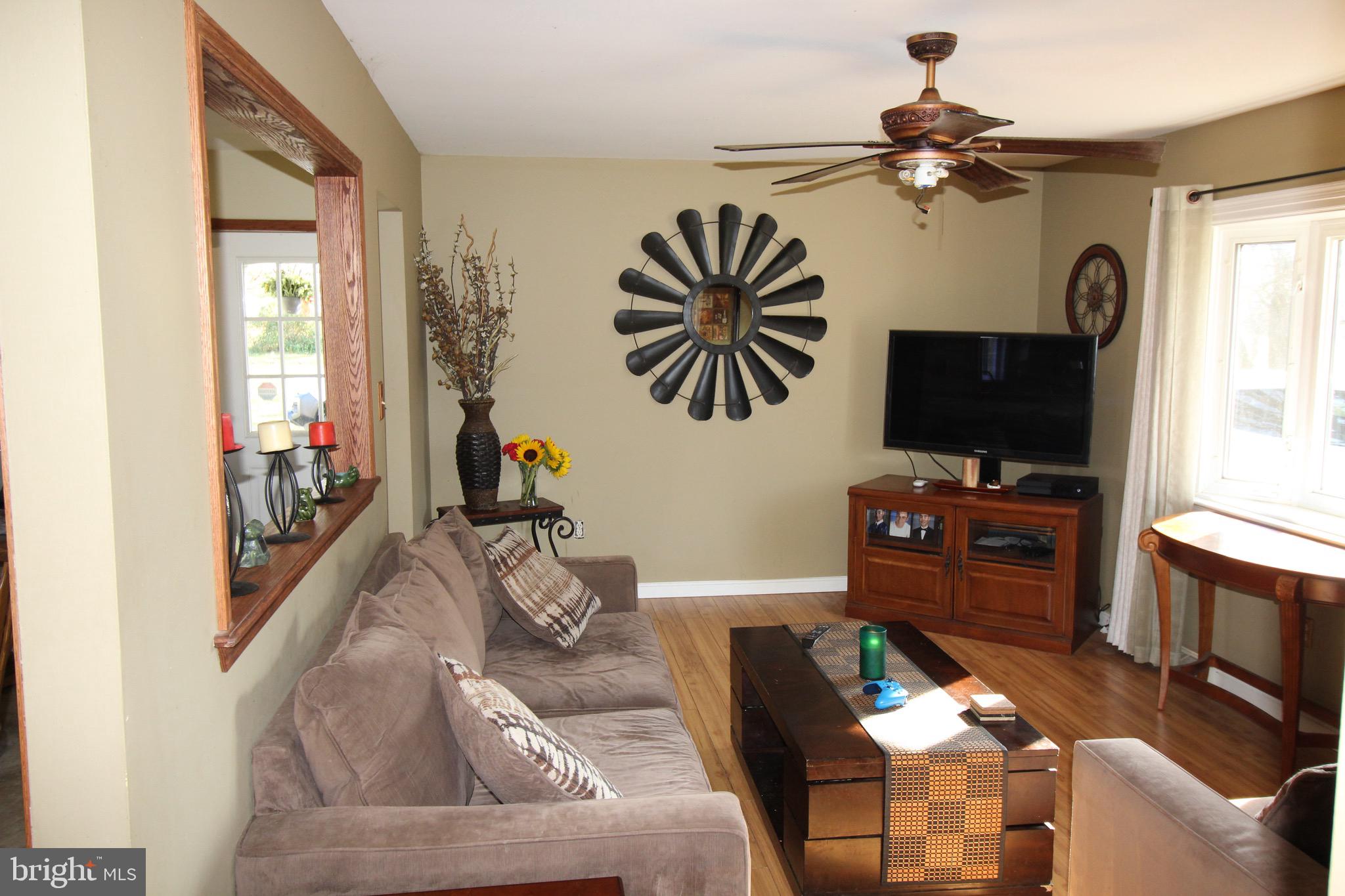11679 Cemetery Road Bealeton, VA 22712 - Photo 7 of 26 Large Living room with hardwood floors