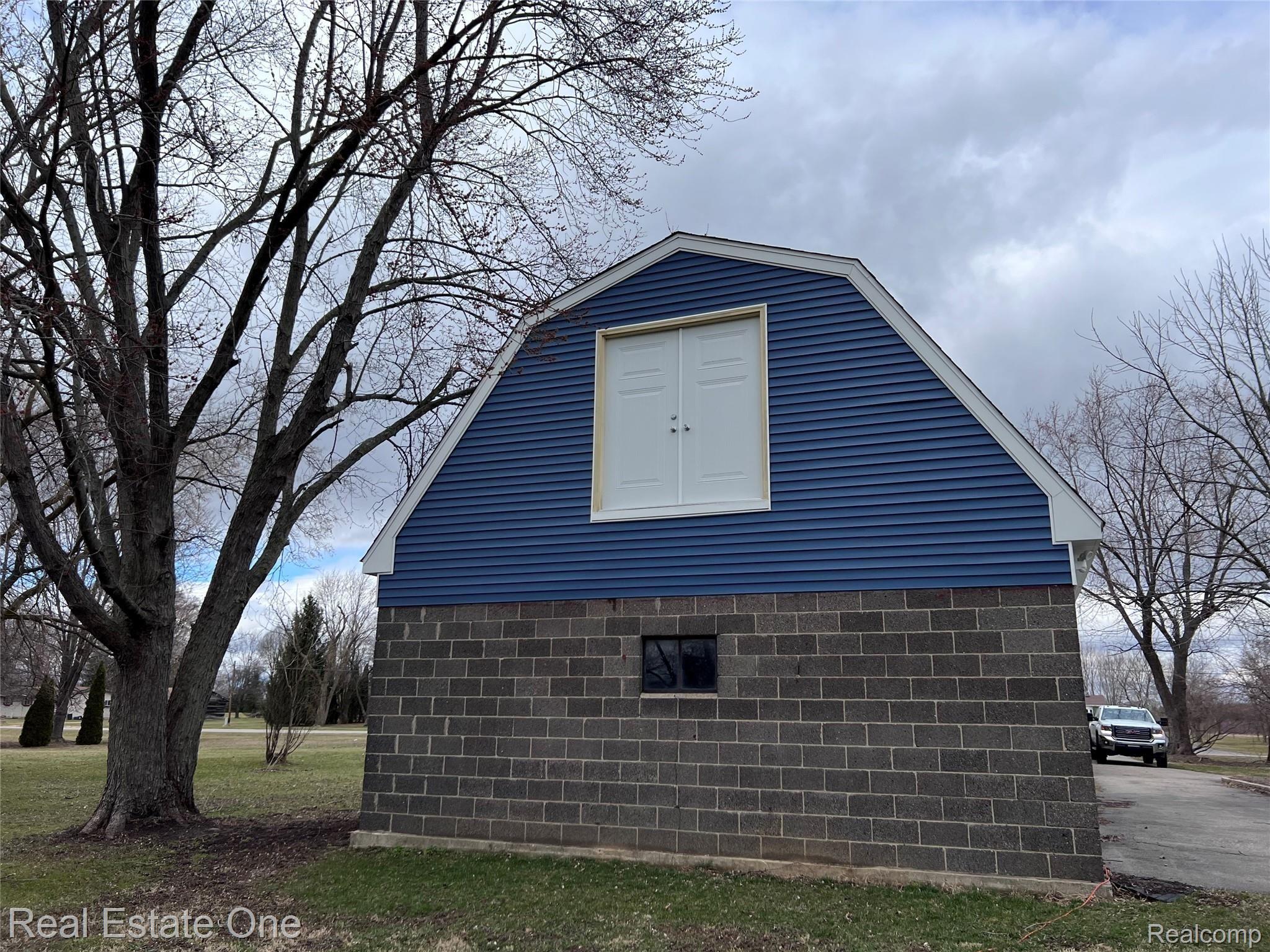 6304 East Coldwater Road Flint, MI 48506 - Photo 53 of 59 B8836317-56FD-427E-88CC-97257367B248.jpeg