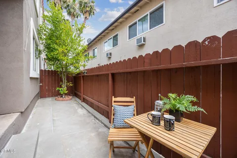 $749,888 | 49 North Parkwood Avenue, Unit 10, Pasadena, CA 91107