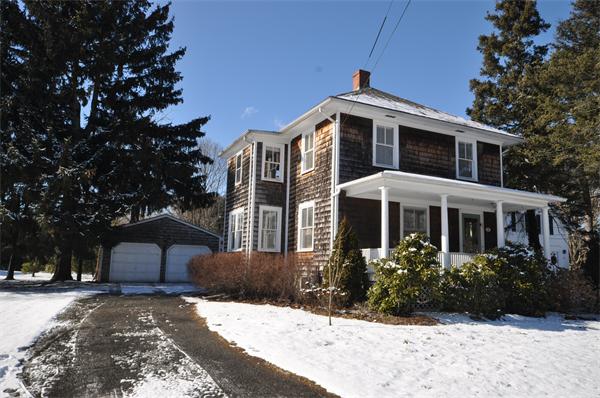 81 Rumstick Road Barrington, RI 02806 - Photo 2 of 16 a front view of a house with a yard