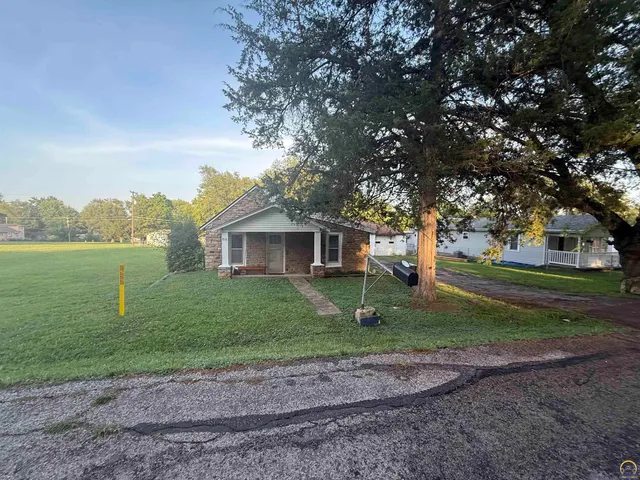 $74,900 | 816 Southeast Wear Avenue, Topeka, KS 66607
