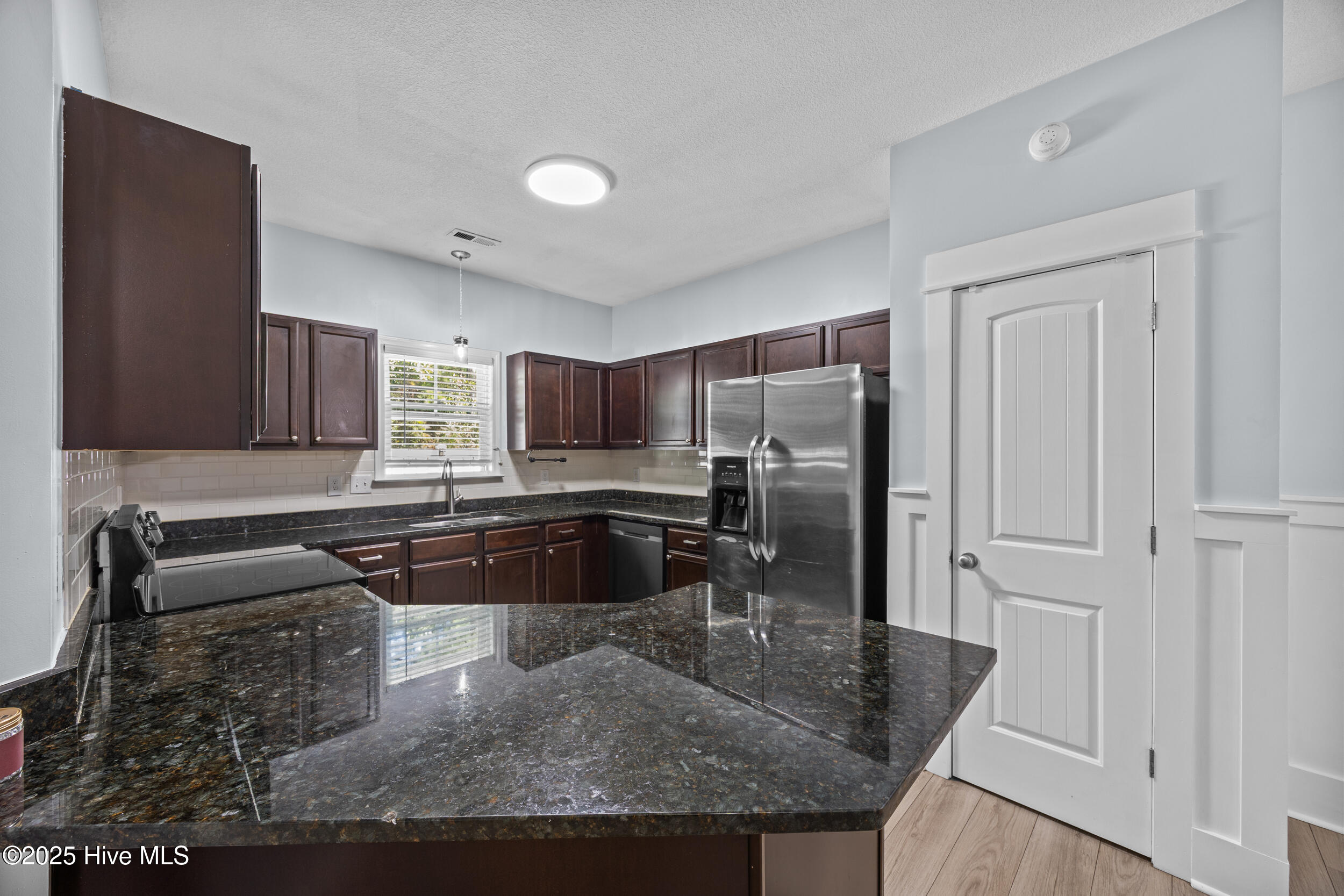 323 Cedar Island Trail Holly Ridge, NC 28445 - Photo 13 of 37 17_kitchen