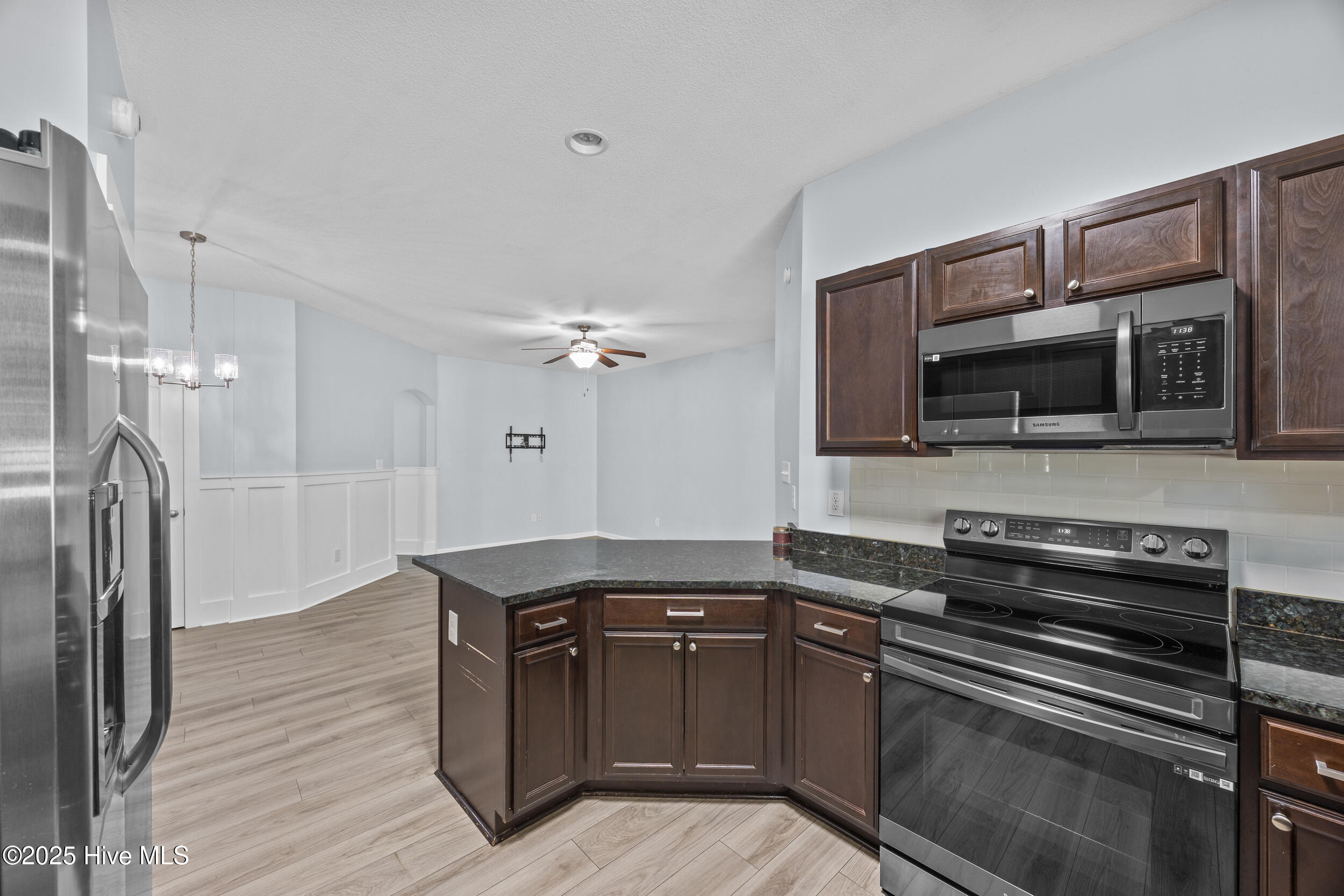 323 Cedar Island Trail Holly Ridge, NC 28445 - Photo 14 of 37 18_kitchen