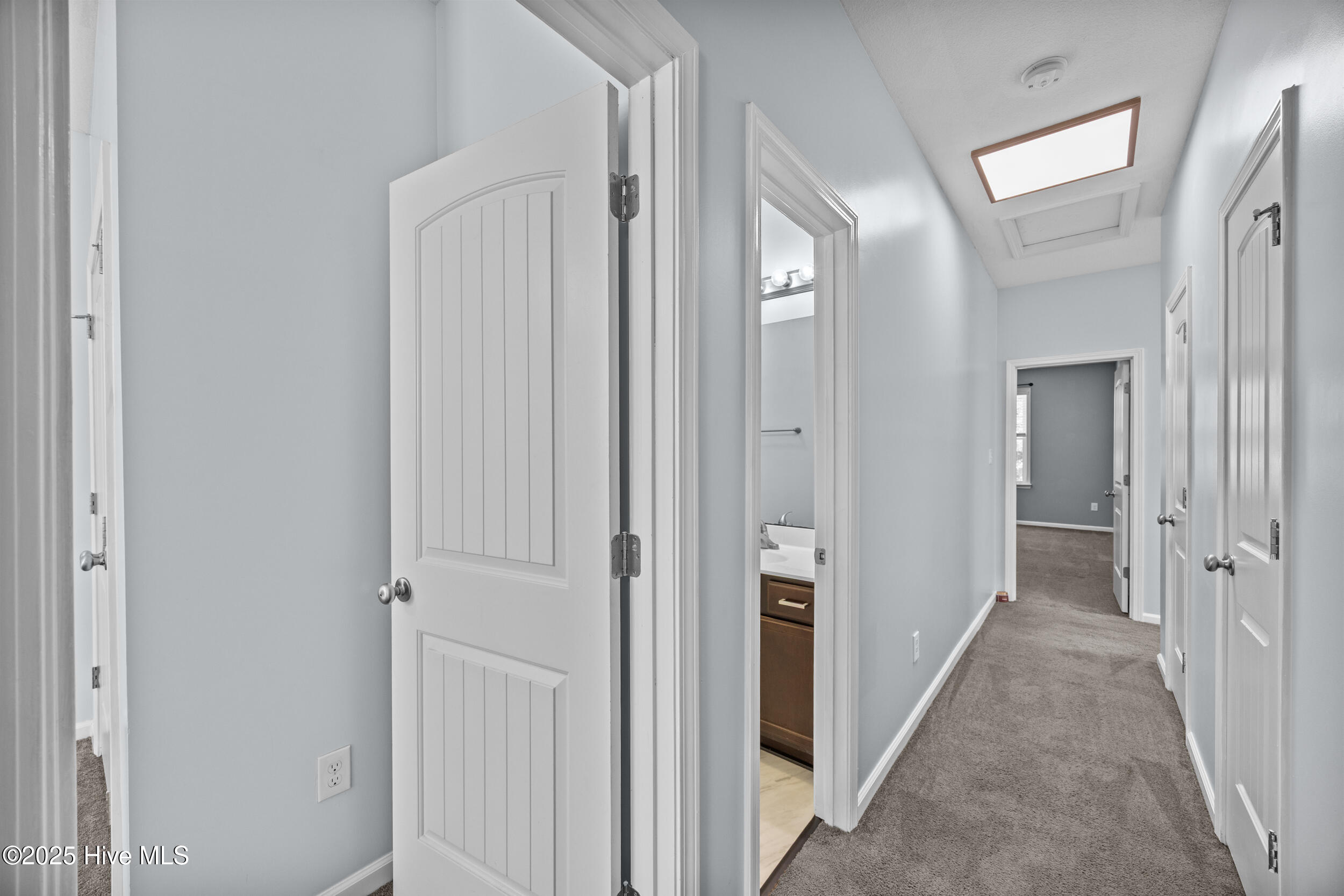 323 Cedar Island Trail Holly Ridge, NC 28445 - Photo 20 of 37 24_hallway