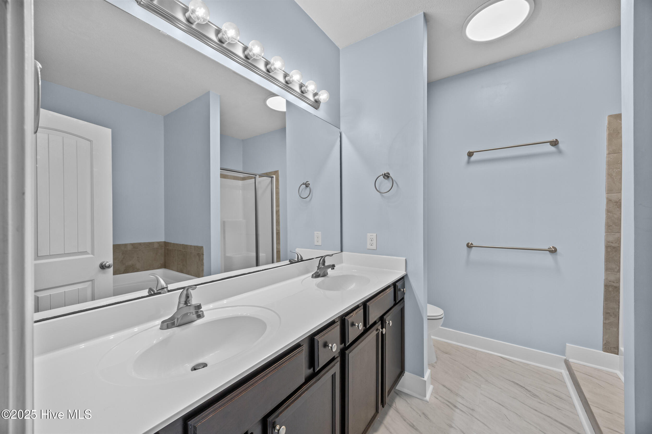 323 Cedar Island Trail Holly Ridge, NC 28445 - Photo 25 of 37 29_bathroom