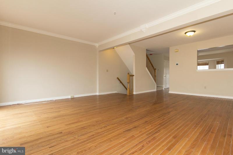 4009 Cutty Sark Road Baltimore, MD 21220 - Photo 7 of 30 Living Room