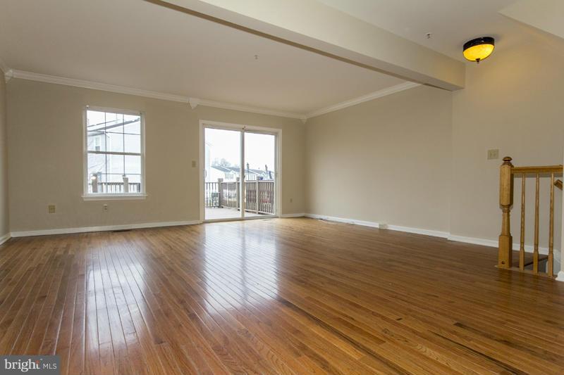 4009 Cutty Sark Road Baltimore, MD 21220 - Photo 8 of 30 Living Room