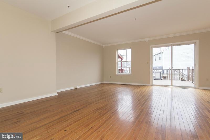 4009 Cutty Sark Road Baltimore, MD 21220 - Photo 10 of 30 Living Room