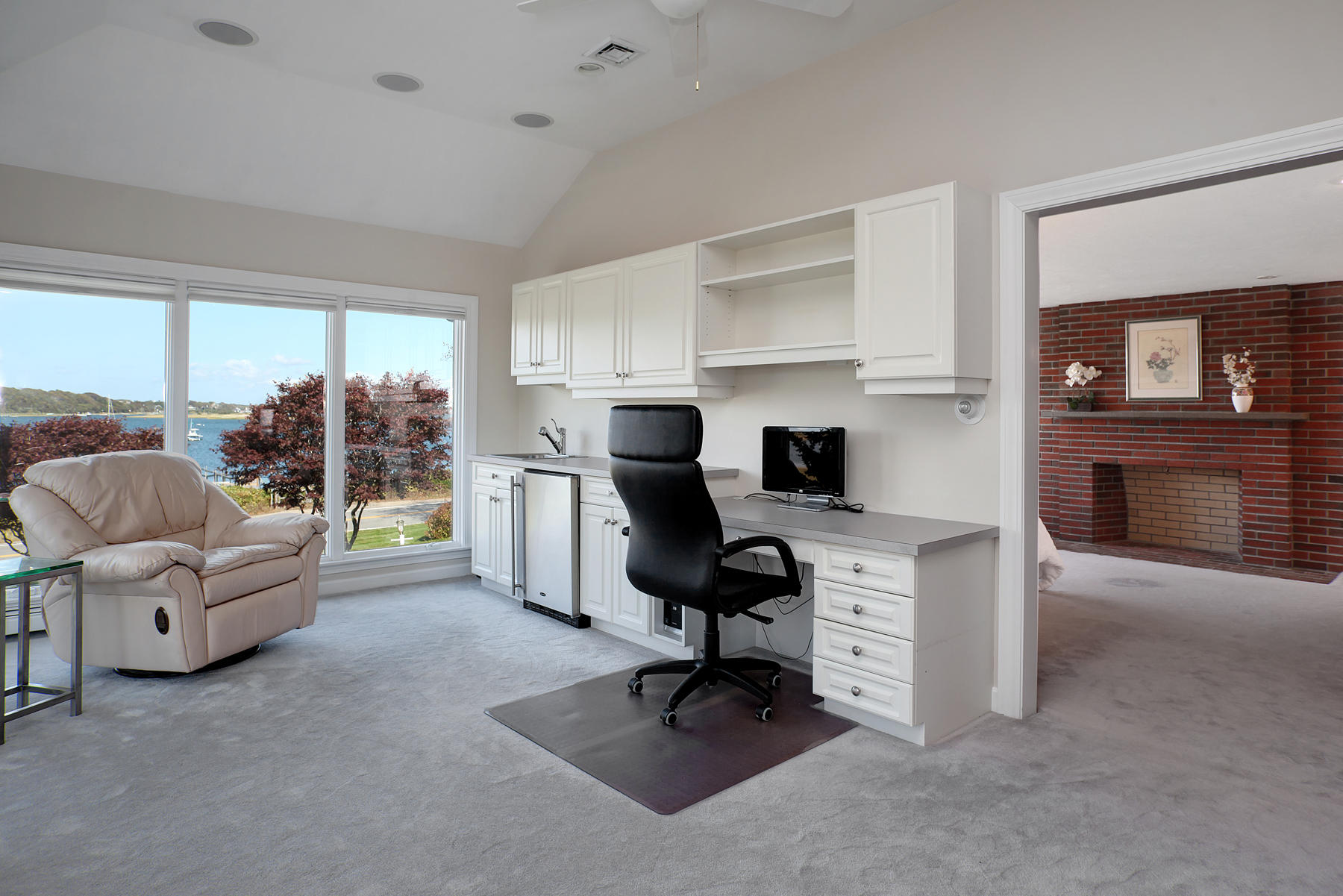 289 East Bay Road Osterville, MA 02655 - Photo 19 of 30 a workspace with furniture and a window