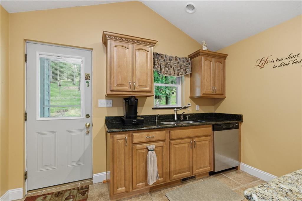 225 Woodcroft Road Baden, PA 15005 - Photo 9 of 43