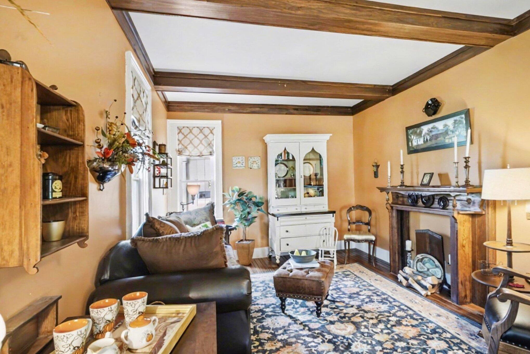 2325 Portage Road Niles, MI 49120 - Photo 26 of 42 Farmhouse-Sitting Area