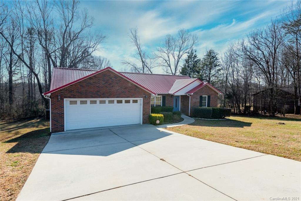 1241 Micol Road Newton, NC 28658 - Photo 4 of 39