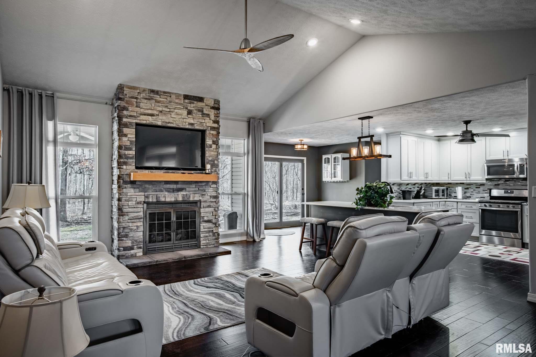 1818 Calico Road Marion, IL 62959 - Photo 3 of 36