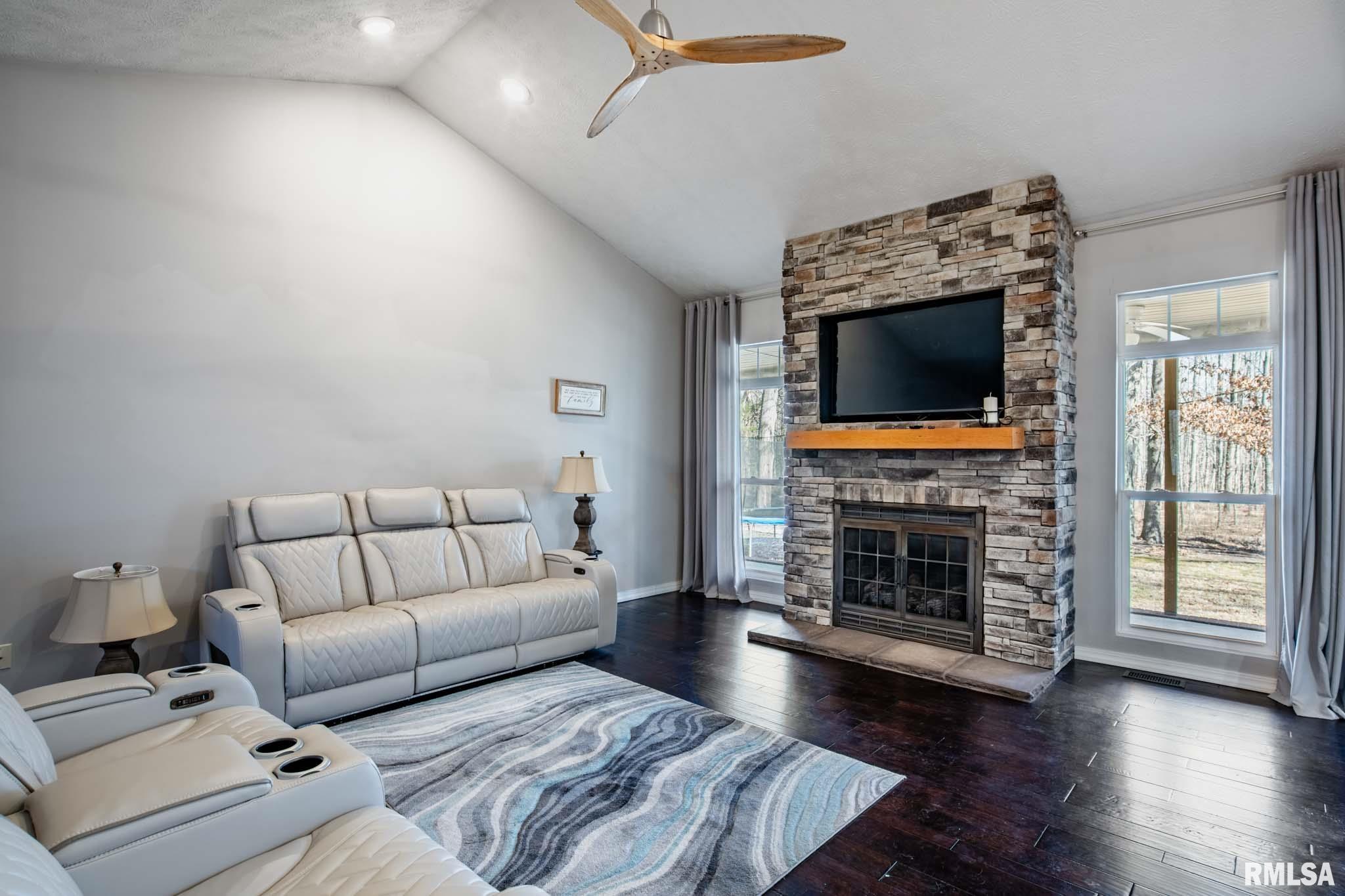 1818 Calico Road Marion, IL 62959 - Photo 4 of 36