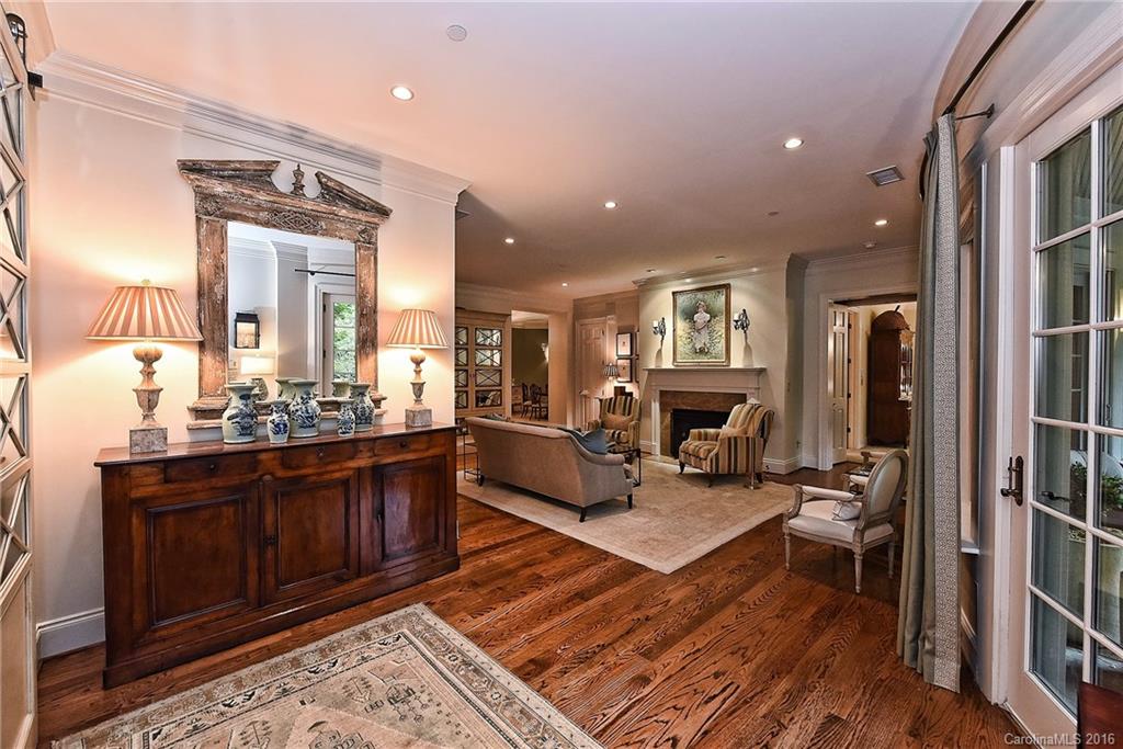 152 Cherokee Road, Unit 1B Charlotte, NC 28207 - Photo 3 of 24 Gallery Image 3