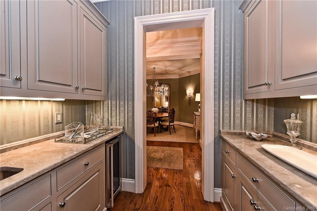 152 Cherokee Road, Unit 1B Charlotte, NC 28207 - Photo 8 of 24 Gallery Image 8