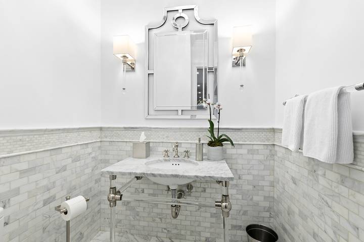 496 Wainscott Harbor Road Sagaponack, NY 11962 - Photo 16 of 20 a bathroom with a sink and a mirror