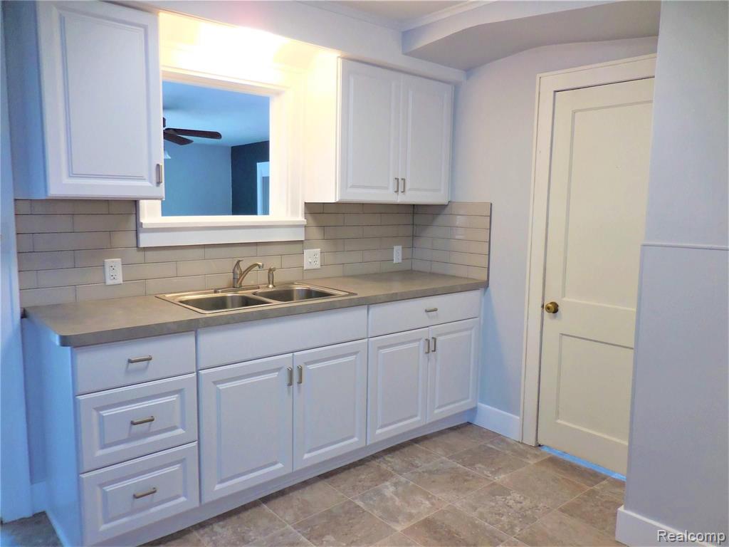 1111 West Reid Road Flint, MI 48507 - Photo 15 of 42