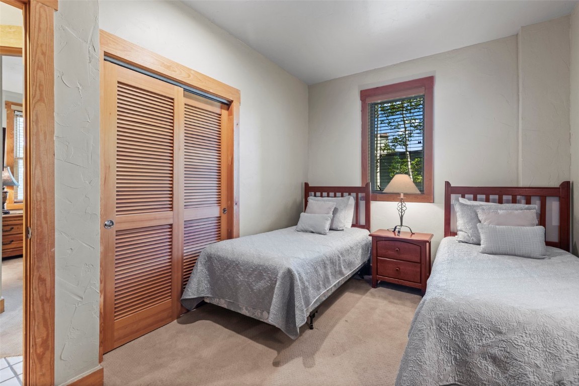 12 Big Boulder Court, Unit 13 Keystone, CO 80435 - Photo 29 of 35 a bedroom with a bed and a window