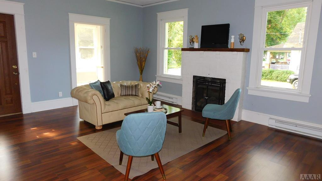 806 Raleigh Street Elizabeth City, NC 27909 - Photo 4 of 23 Living room