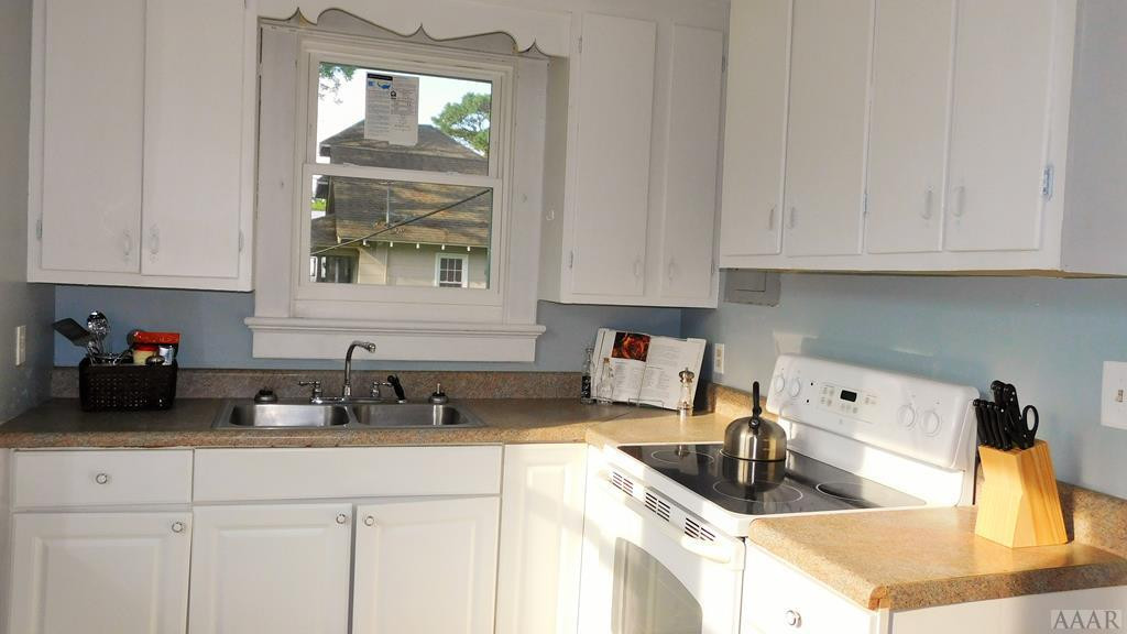 806 Raleigh Street Elizabeth City, NC 27909 - Photo 7 of 23 spacious kitchen