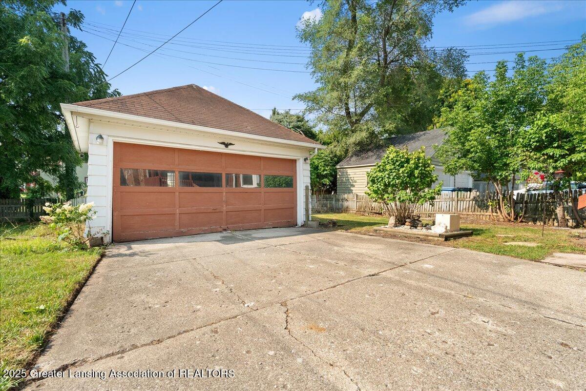 532 Riley Street Lansing, MI 48910 - Photo 33 of 38 33-Media Jett - 33