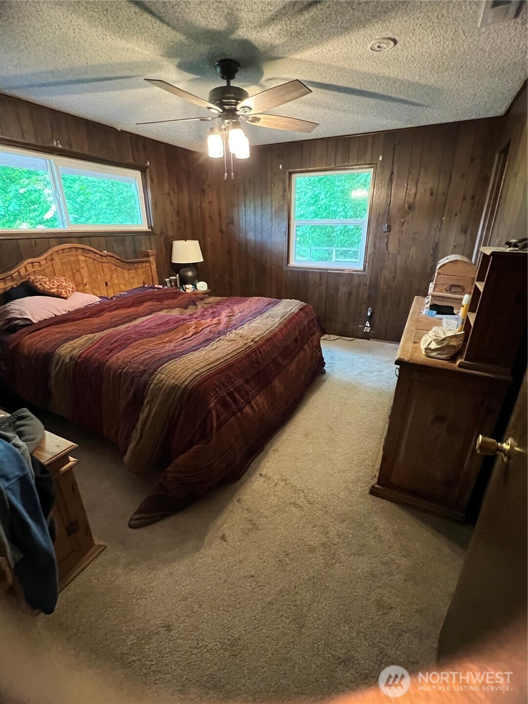 452 Lincoln Creek Road Centralia, WA 98531 - Photo 17 of 25 a bedroom with a bed and a window